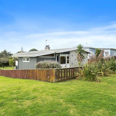 Queenie - Waikanae Beach Holiday Home Exterior foto
