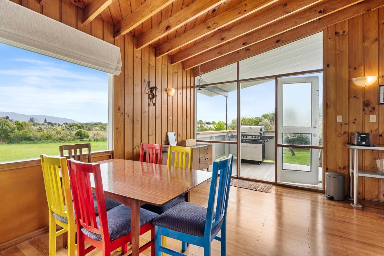 Queenie - Waikanae Beach Holiday Home Exterior foto