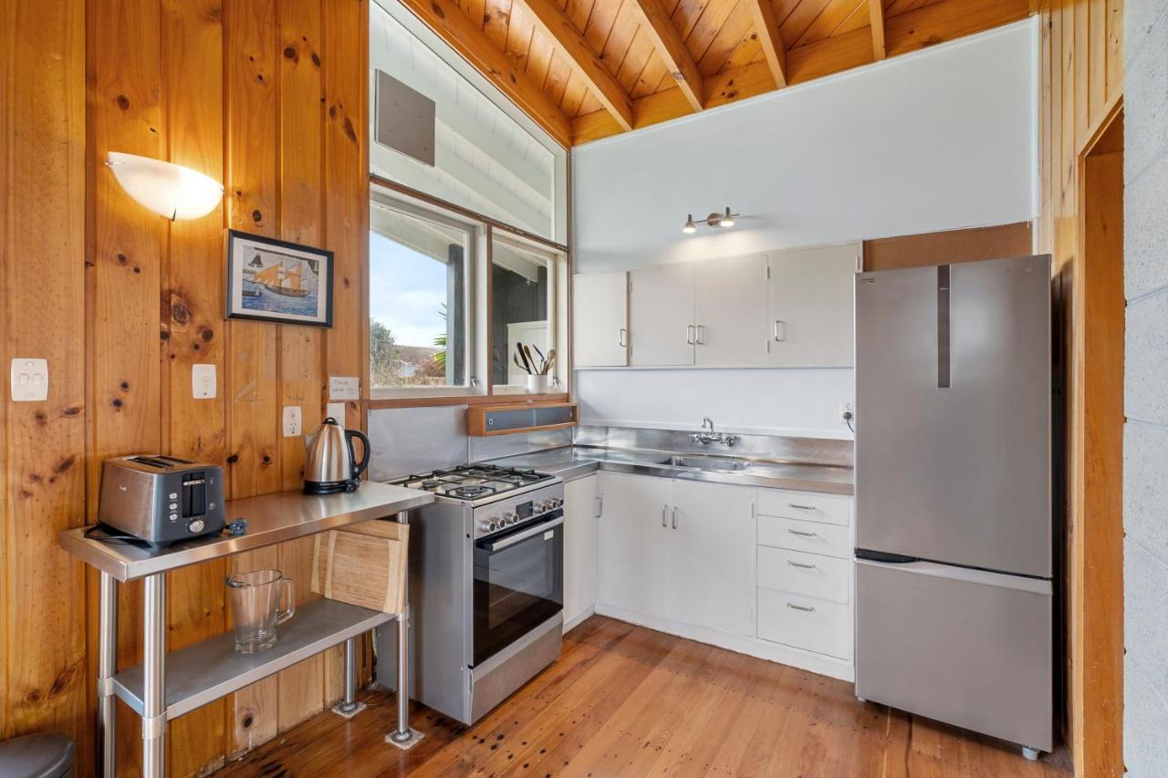 Queenie - Waikanae Beach Holiday Home Exterior foto