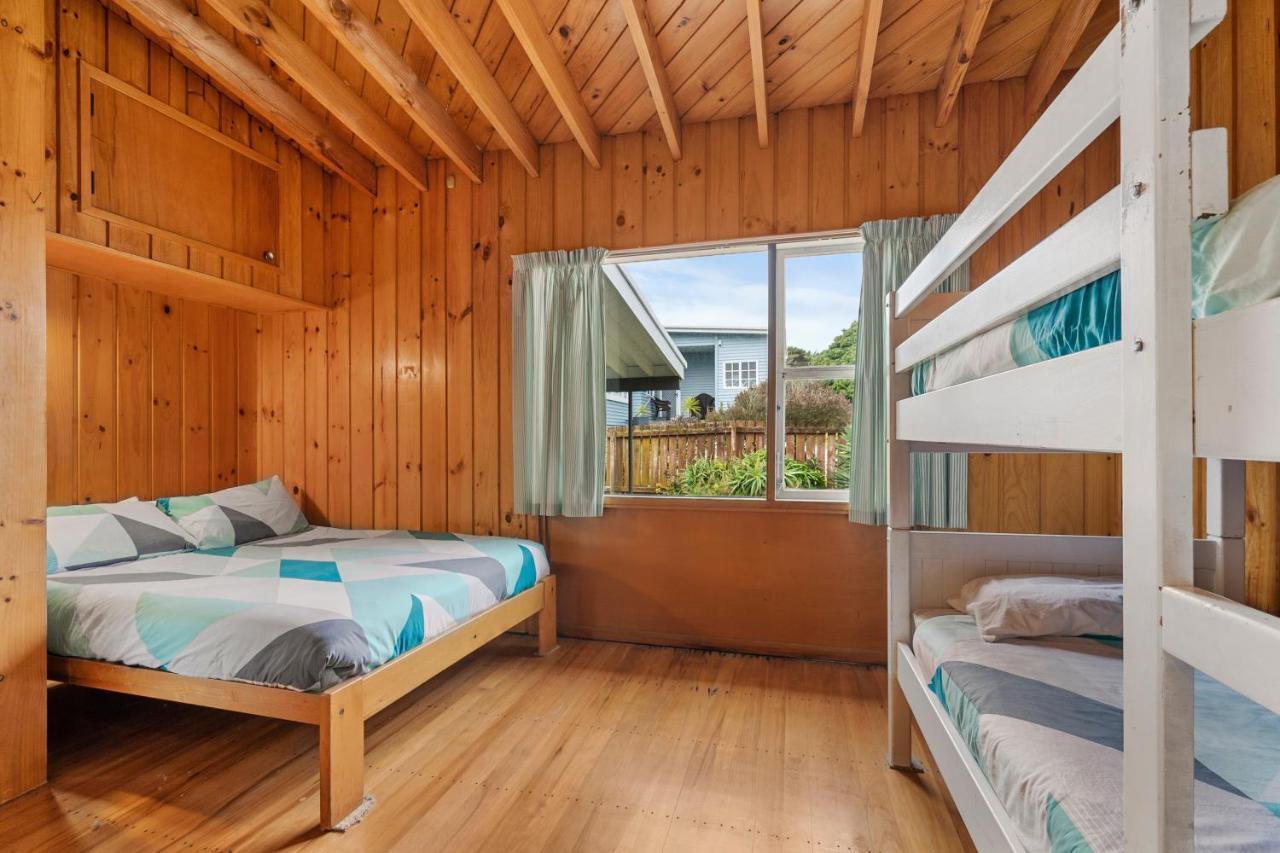Queenie - Waikanae Beach Holiday Home Exterior foto