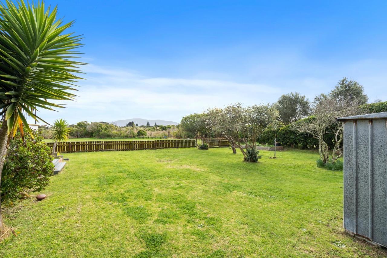 Queenie - Waikanae Beach Holiday Home Exterior foto