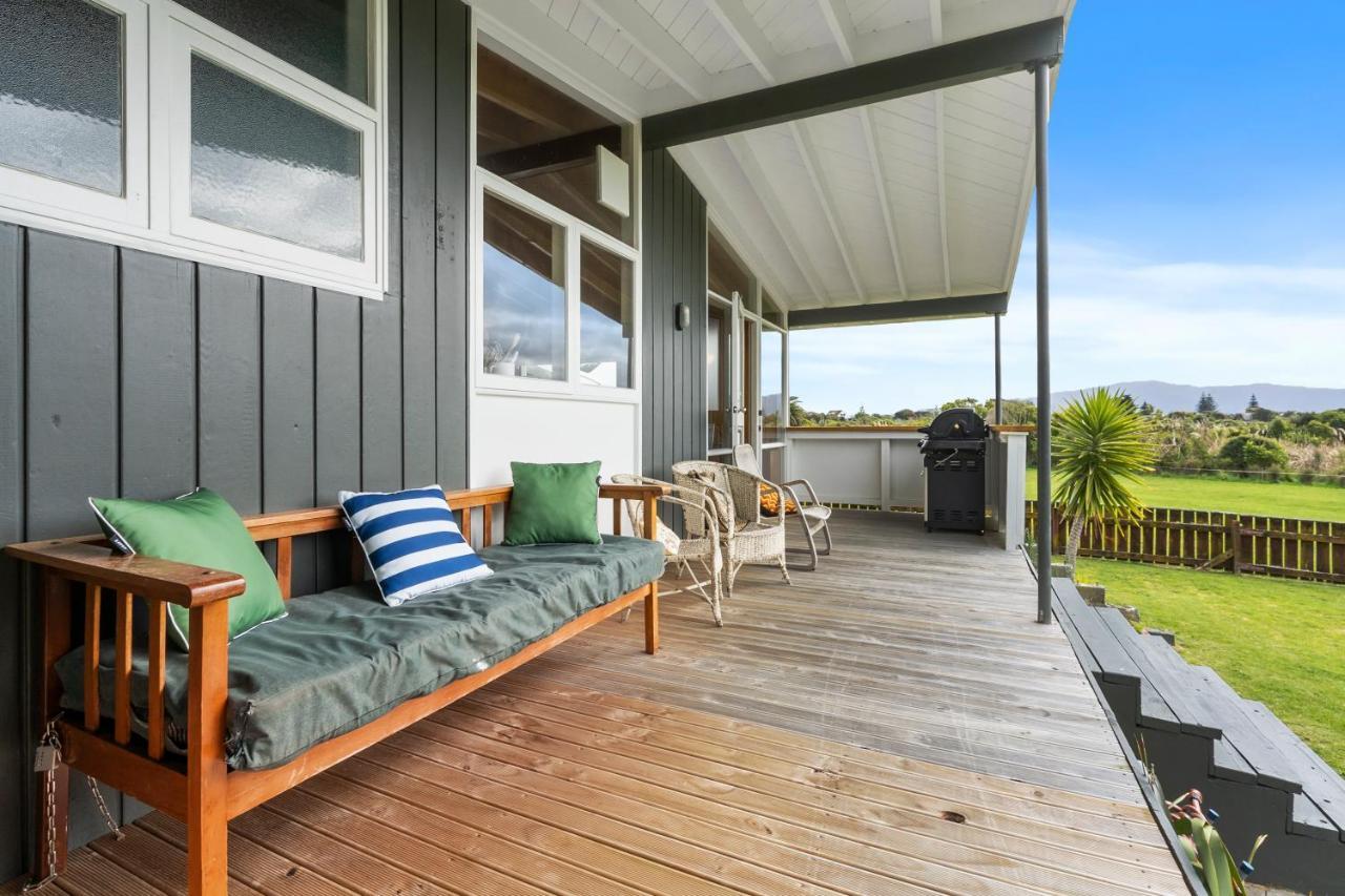 Queenie - Waikanae Beach Holiday Home Exterior foto