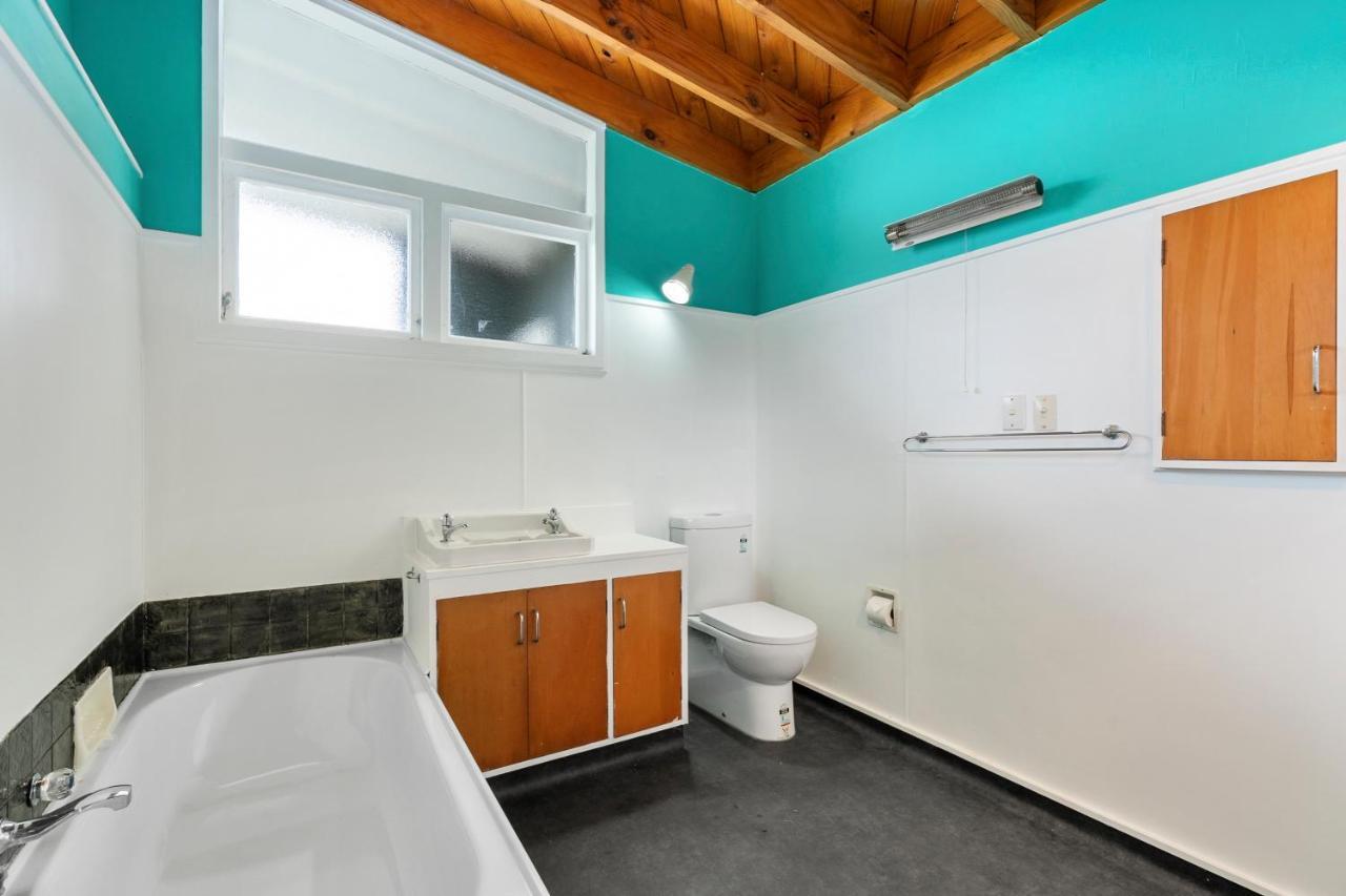 Queenie - Waikanae Beach Holiday Home Exterior foto